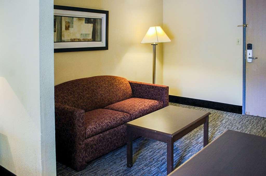 Quality Inn & Suites At Airport Blvd I-65 Mobile Rom bilde