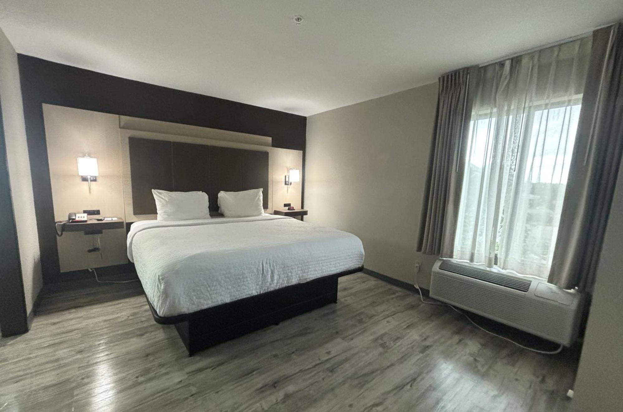 Quality Inn & Suites At Airport Blvd I-65 Mobile Eksteriør bilde