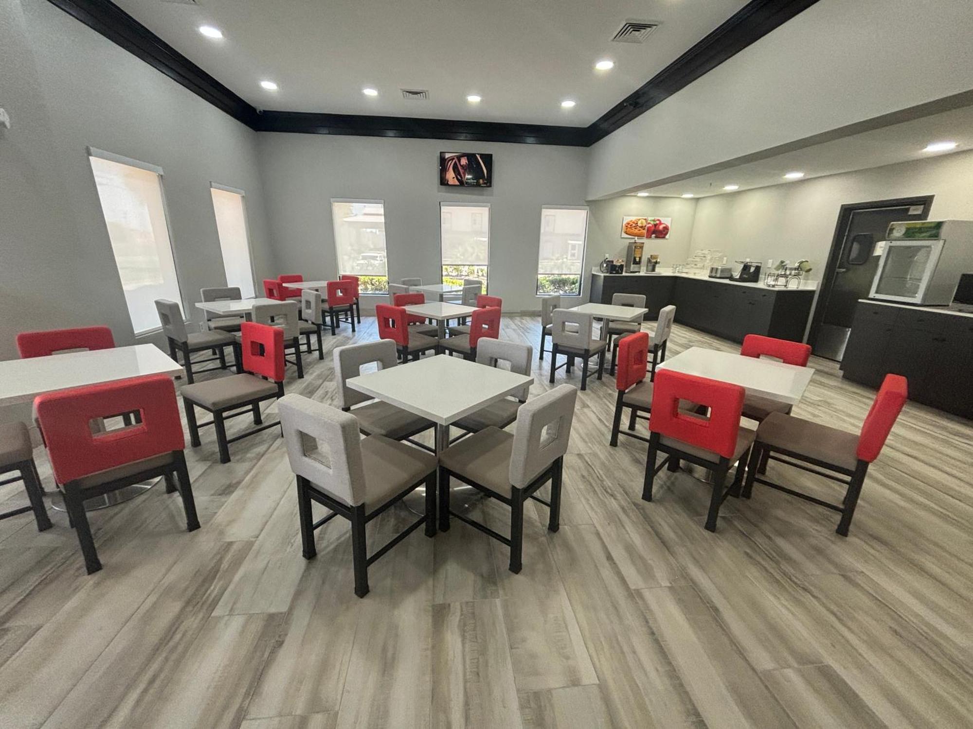 Quality Inn & Suites At Airport Blvd I-65 Mobile Eksteriør bilde