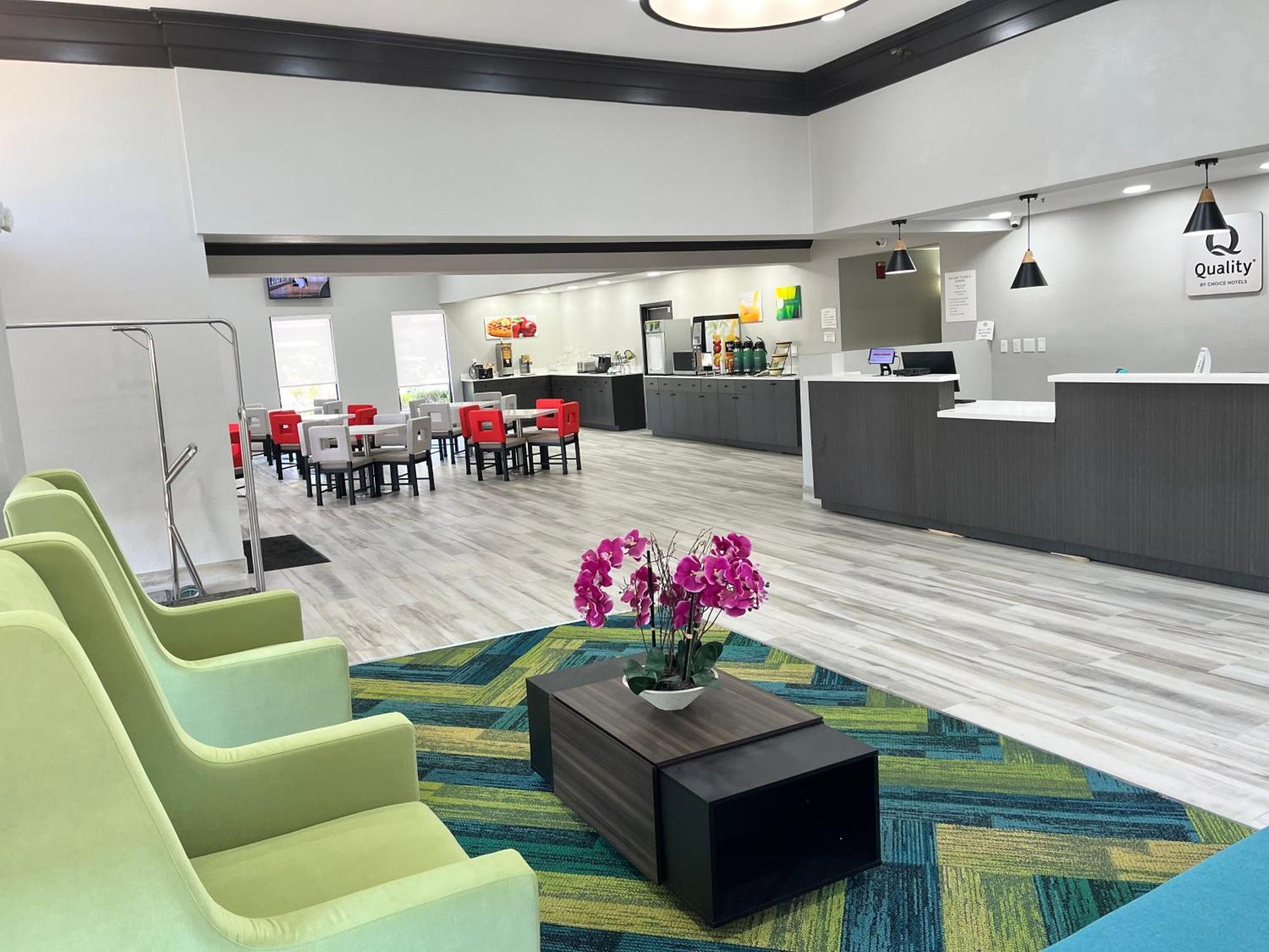 Quality Inn & Suites At Airport Blvd I-65 Mobile Eksteriør bilde