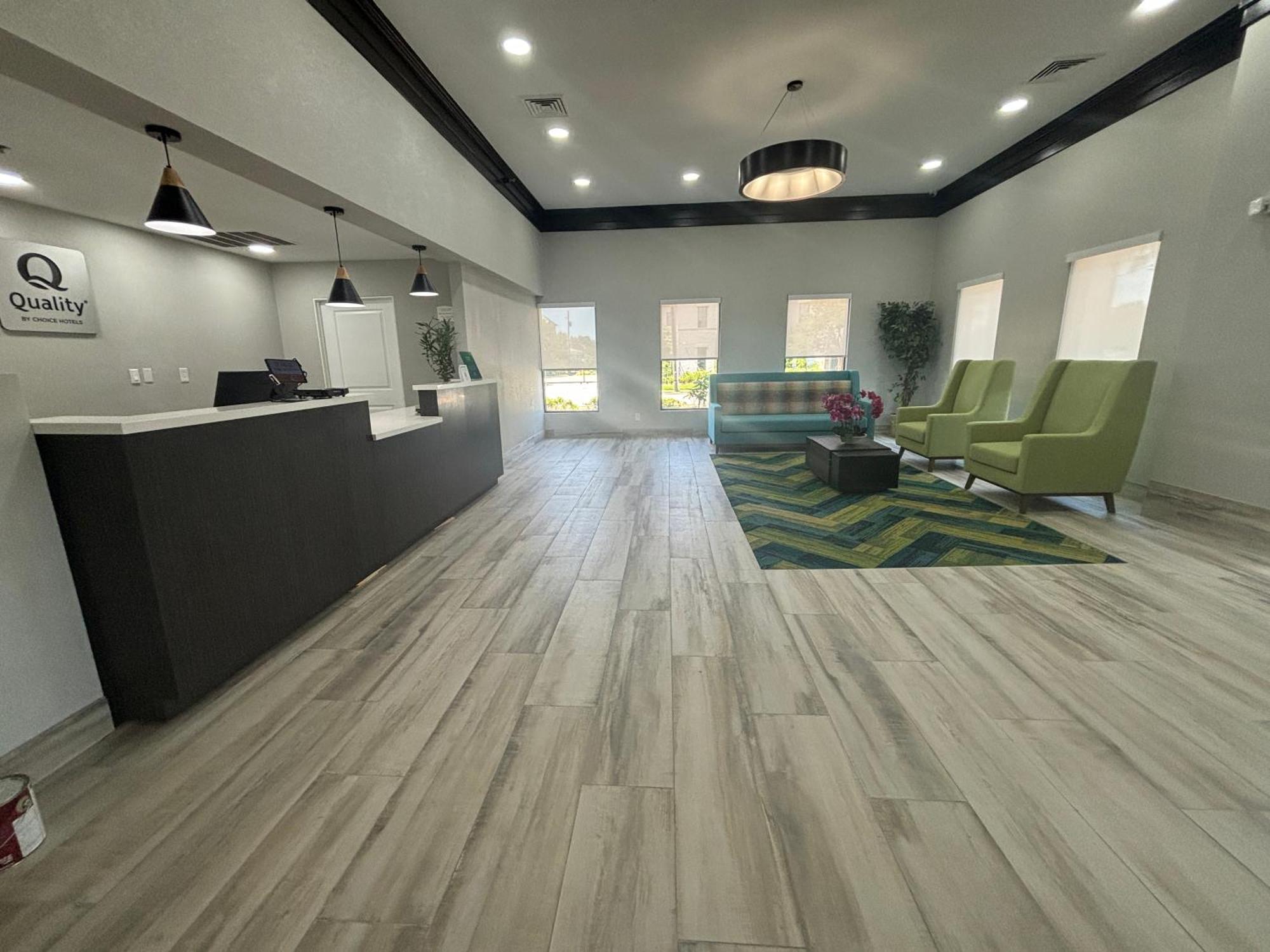 Quality Inn & Suites At Airport Blvd I-65 Mobile Eksteriør bilde
