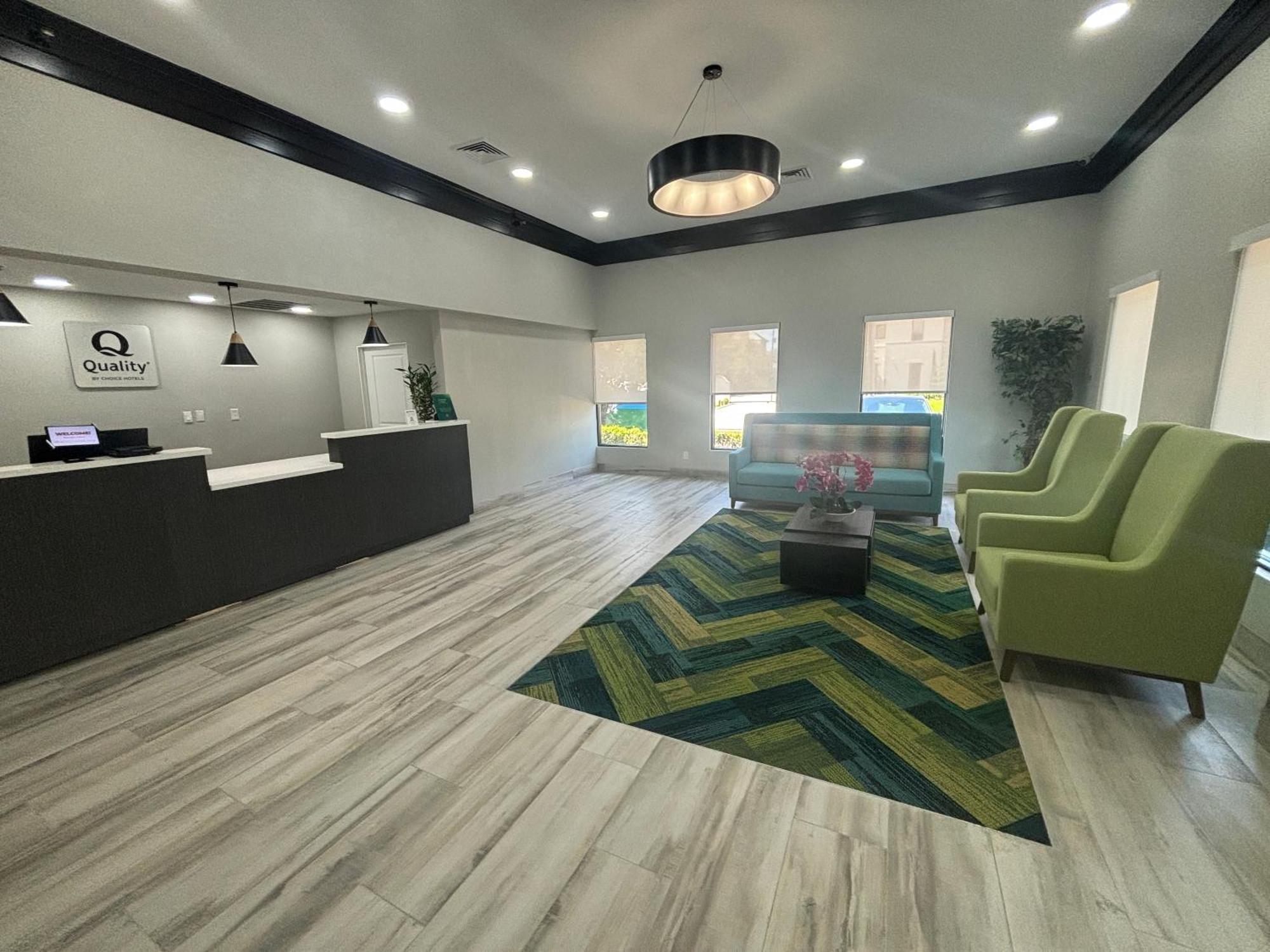 Quality Inn & Suites At Airport Blvd I-65 Mobile Eksteriør bilde