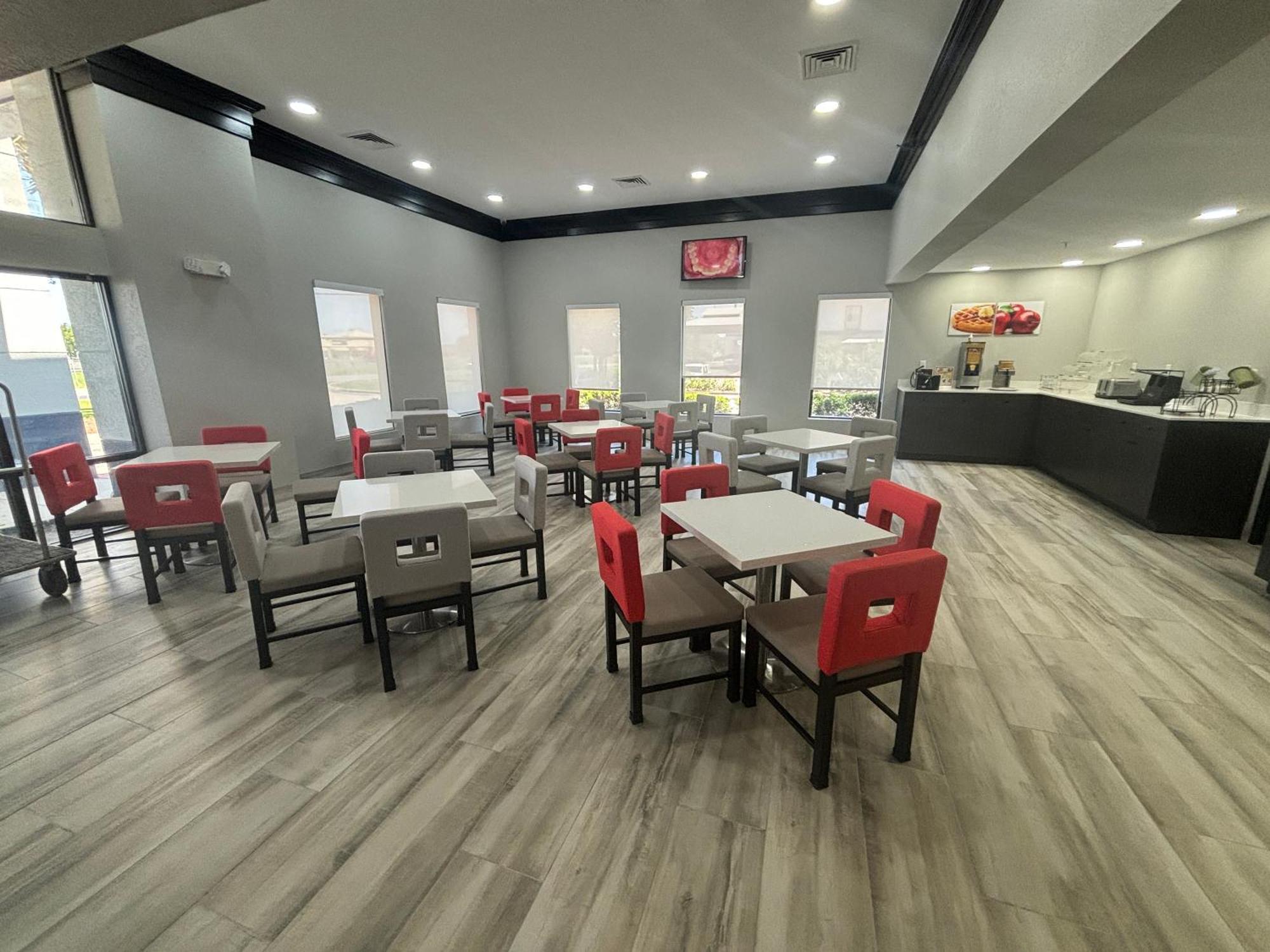 Quality Inn & Suites At Airport Blvd I-65 Mobile Eksteriør bilde