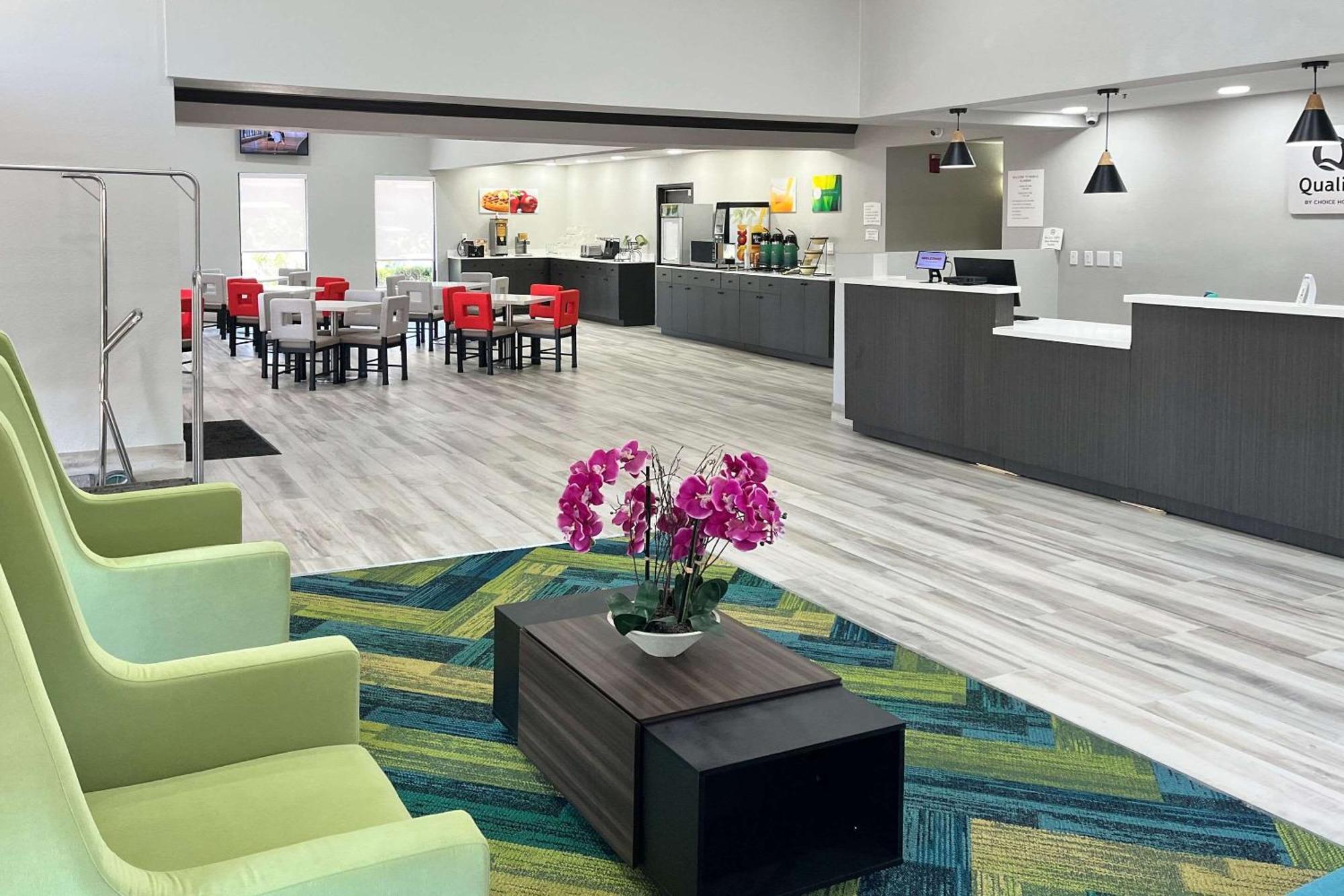 Quality Inn & Suites At Airport Blvd I-65 Mobile Eksteriør bilde